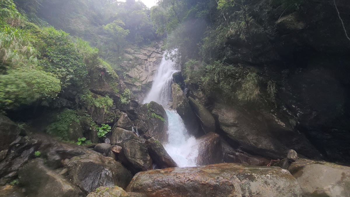 River tracing at Zhongyue creek in Yilan - photo 8