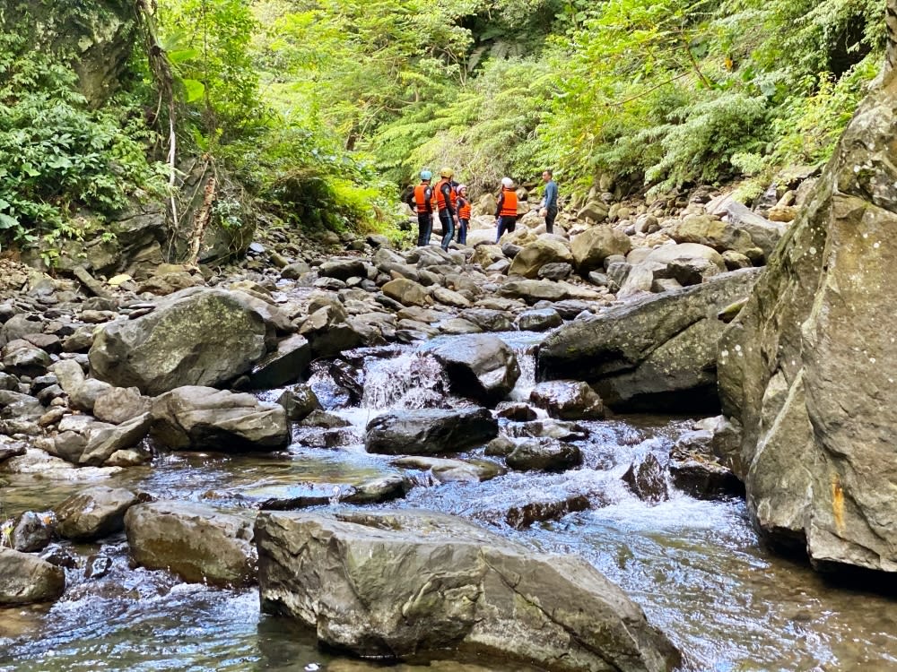 River tracing at Jiuliao creek in Taipei - photo 5