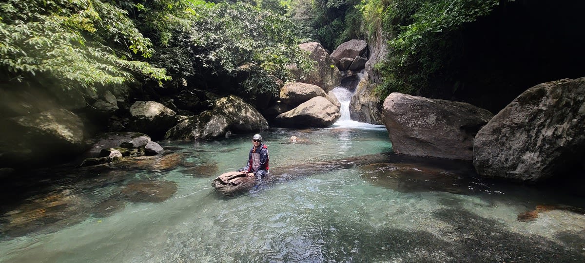 River tracing at Zhongyue creek in Yilan - photo 14