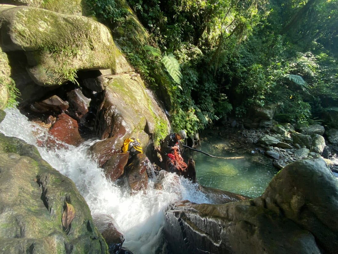 River tracing at Tonghou river in Taipei - photo 2