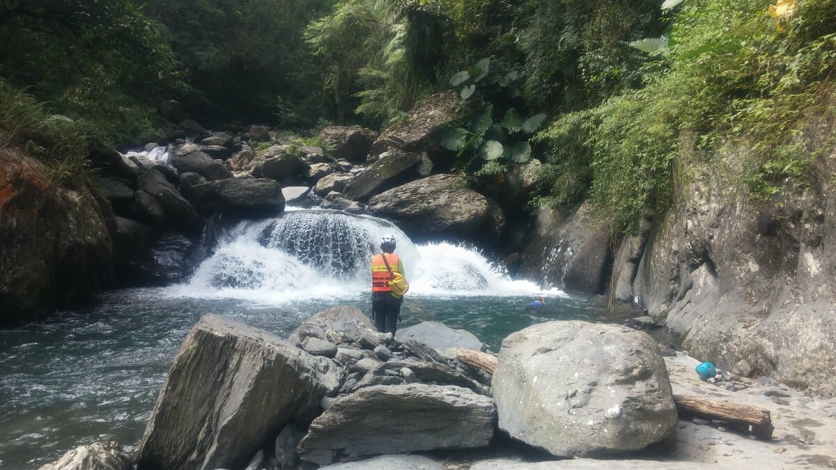 River tracing at Siqiye creek in Taipei - photo 5
