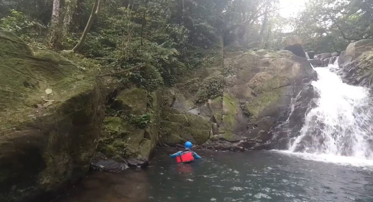 River tracing at Touqian creek in Taipei - photo 2