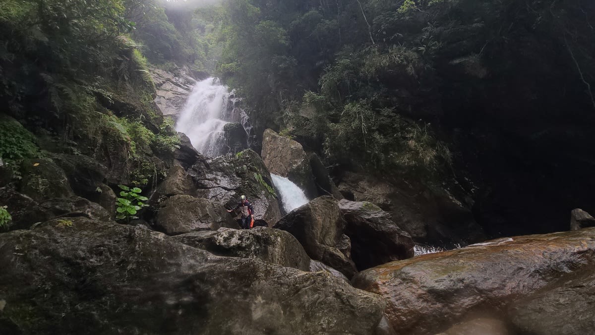 River tracing at Zhongyue creek in Yilan - photo 1