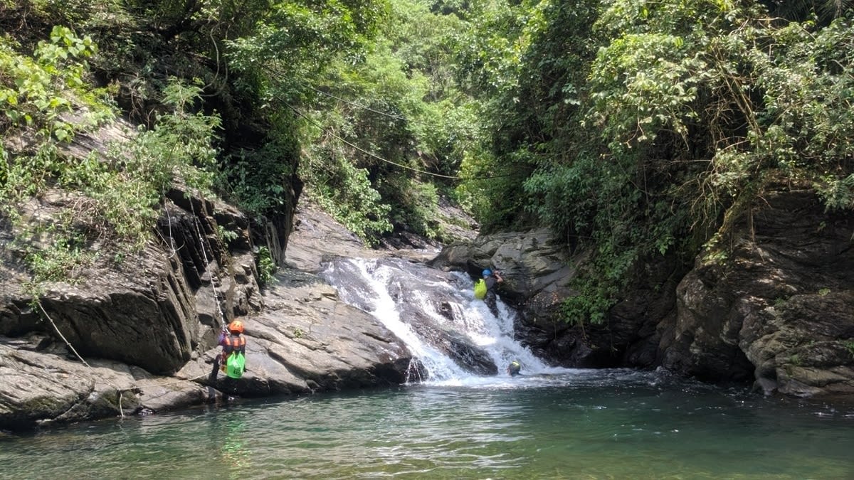 River tracing at Niujiaowan creek in Pingtung - photo 4