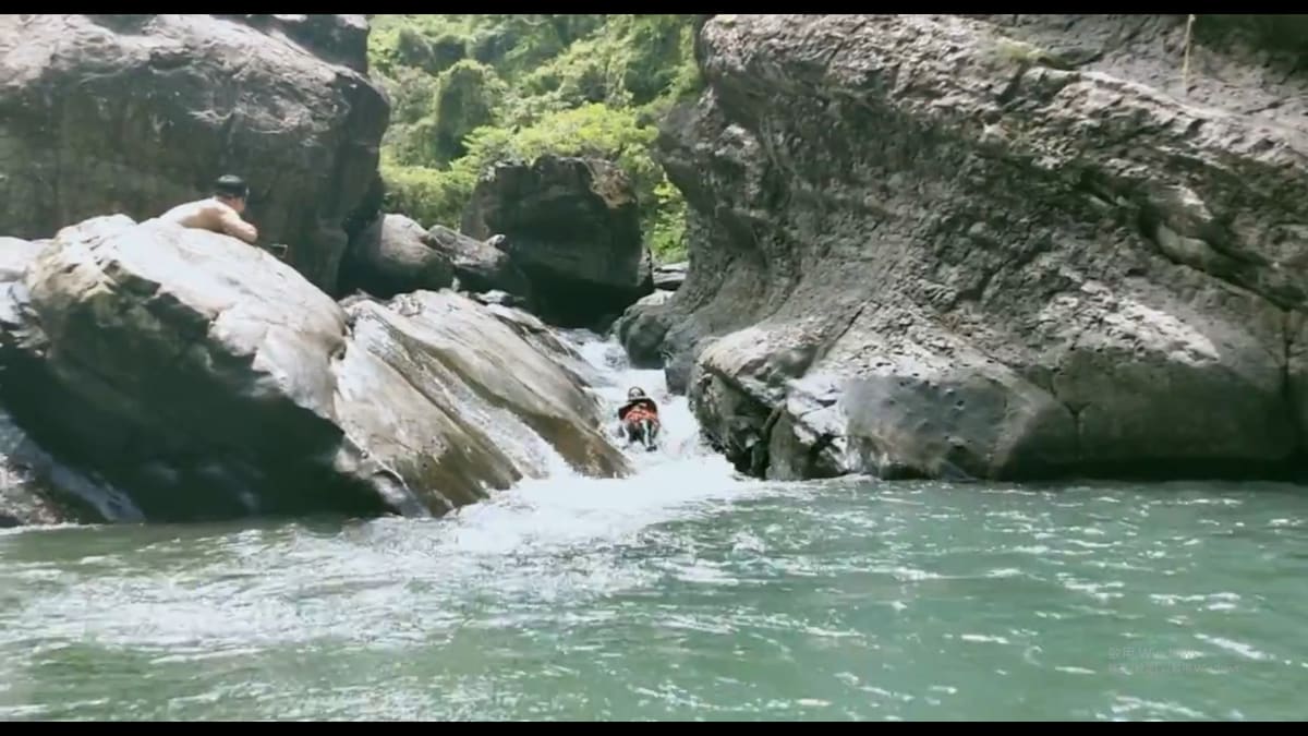 River tracing at Jiajiuliao river in Taipei - photo 2