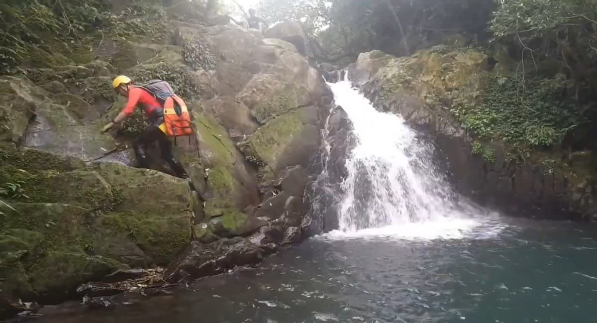 River tracing at Touqian creek in Taipei - photo 5
