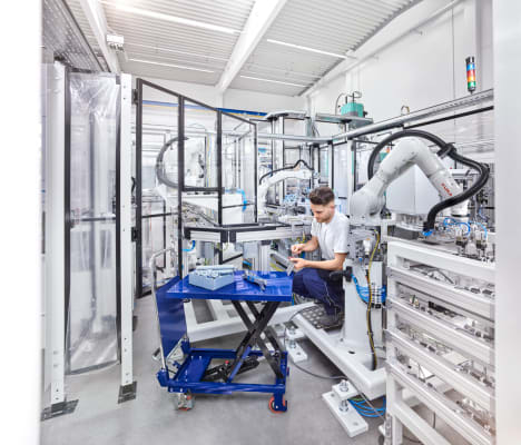 Hubtischwagen im industriellen Einsatz