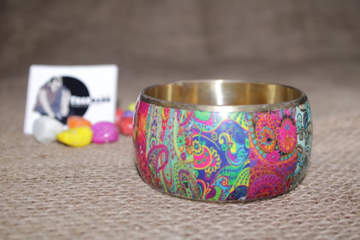 Floral Mounted Rexine Design Brass Bangle