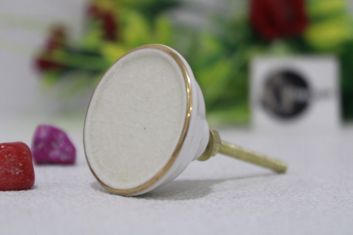  Ceramic Knob In White Color