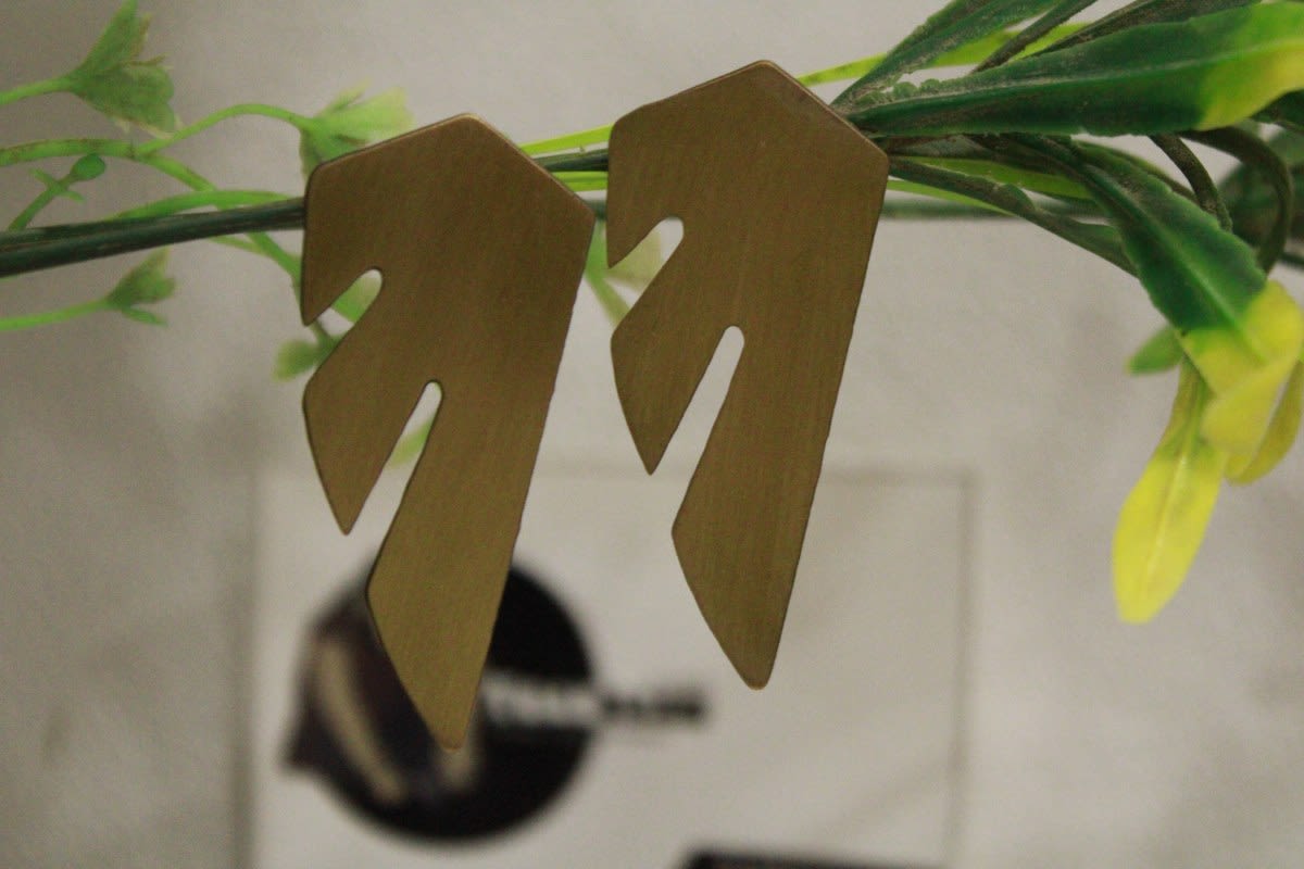 Cut Out Design Brass Earrings In Triangle Shape