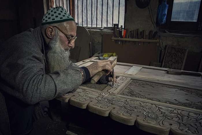 Tradnary handicraft manufacturing and artisan craftsmanship