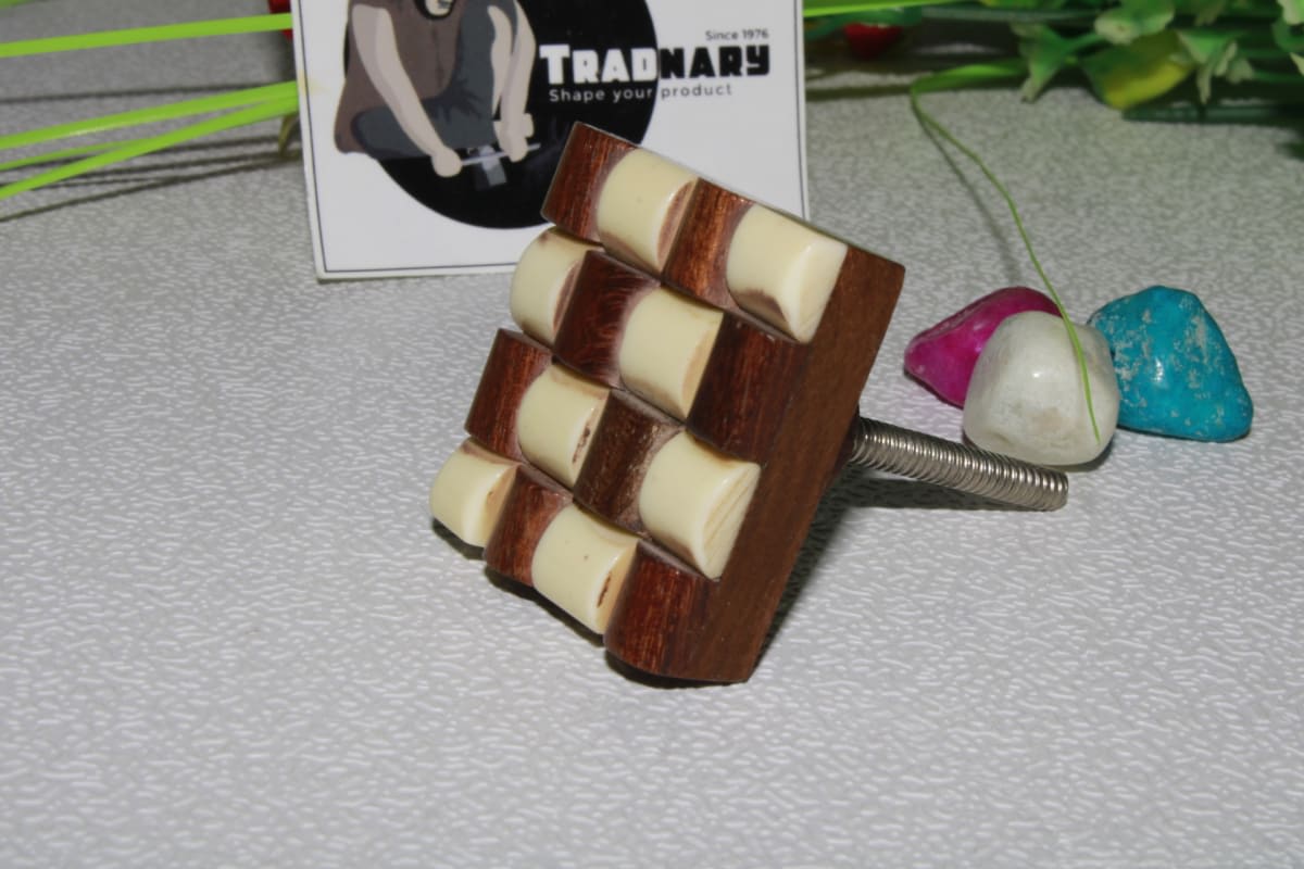 Trevi square Knob — undefined
