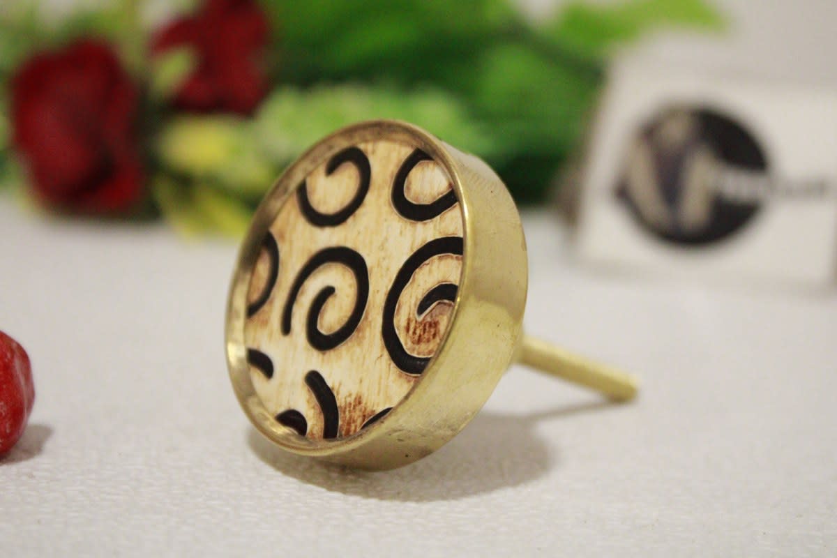 Horn Knob in Round Line Design — Horn