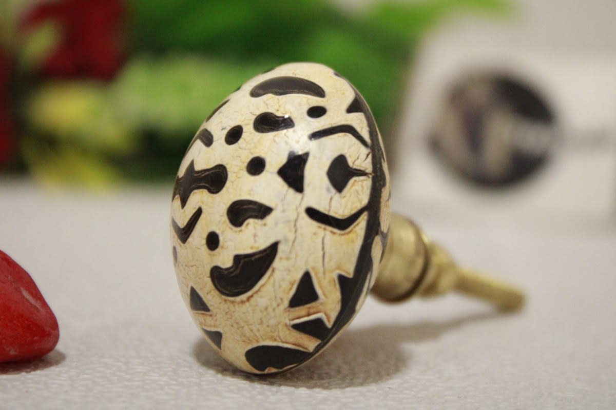 Horn Knob In Different Pattern Design — Horn
