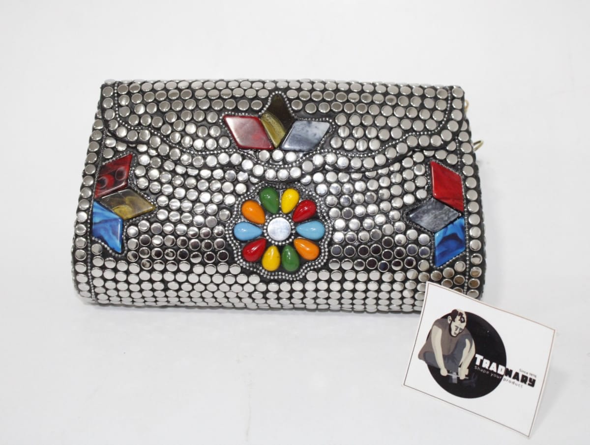 METAL STUNNING CLUTCH HANDBAG — Metal