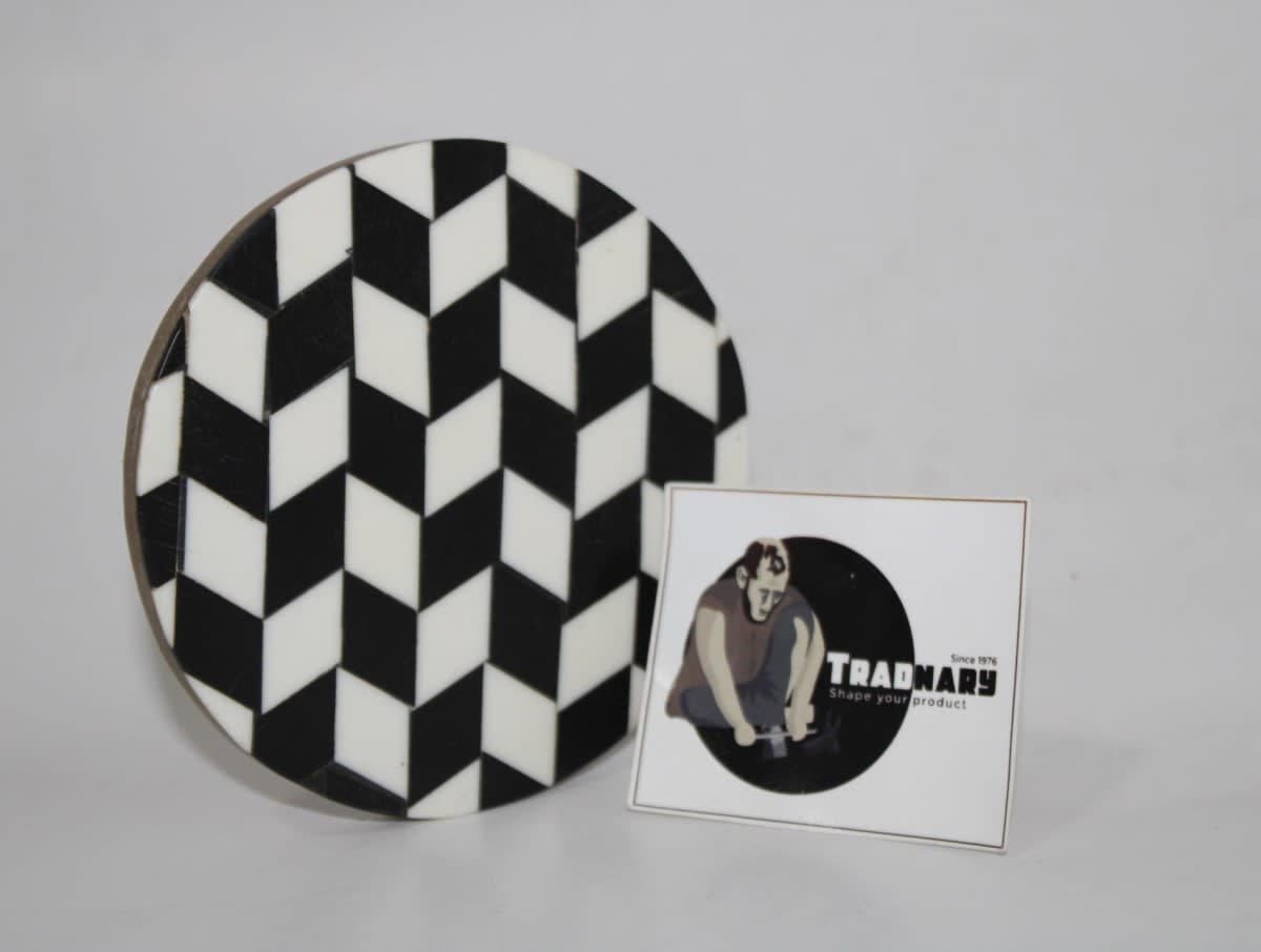 B&W RESIN COASTER IN ZIGZAG DESIGN — RESIN & MDF