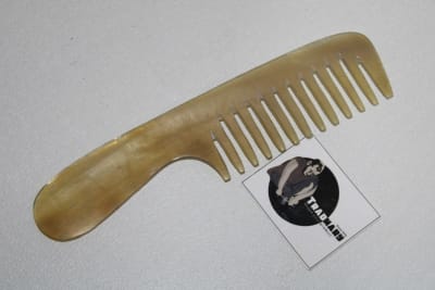 Wide Teeth Horn Comb thumbnail 1