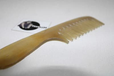 Wide Teeth Horn Comb thumbnail 3