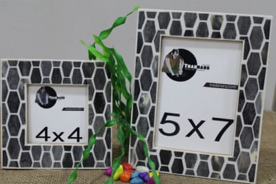 Honeycomb Pattern Resin Photo Frame thumbnail 1