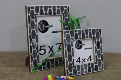 Honeycomb Pattern Resin Photo Frame thumbnail 2