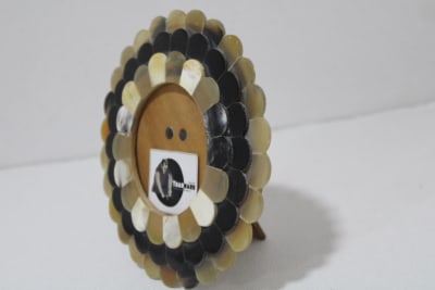Horn Photo Frame In Circle Shape thumbnail 2
