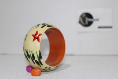 Cream Colored Bangle In Painted Flower Design thumbnail 2