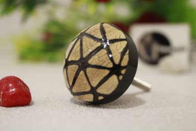 Horn Knob In Triangle Lines Design thumbnail 1