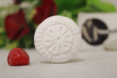 White Resin Knob thumbnail 2
