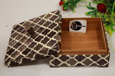 Brown Resin Box In White Geometric line Design thumbnail 4