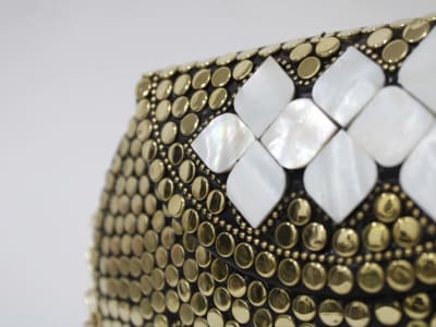 MOP & METAL STUNNING CLUTCH BAG thumbnail 2