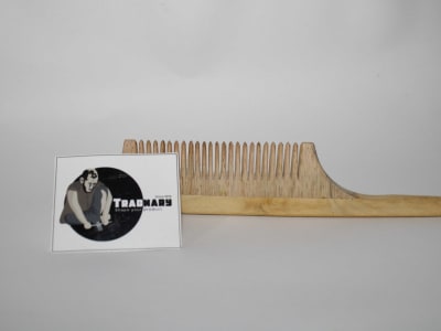 ENGRAVE PIN TAIL COMB thumbnail 2