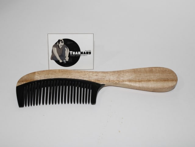 Handmade HORN & NEEM WOOD COMB in Buffalo Horn & Neem Wood manufactured in India