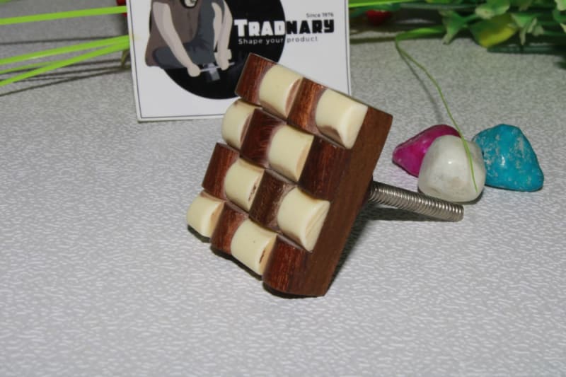 Trevi square Knob — undefined