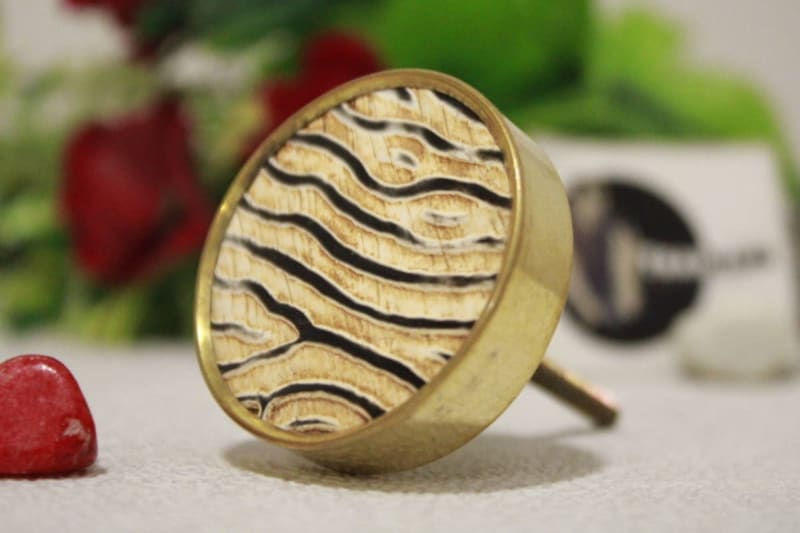 Horn Knob In Black Lines Design With Molded Brass — Horn