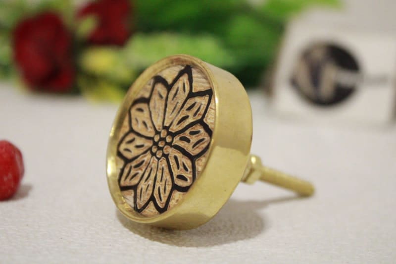 Flower Design Horn & Molded Brass Knob — Horn & Brass