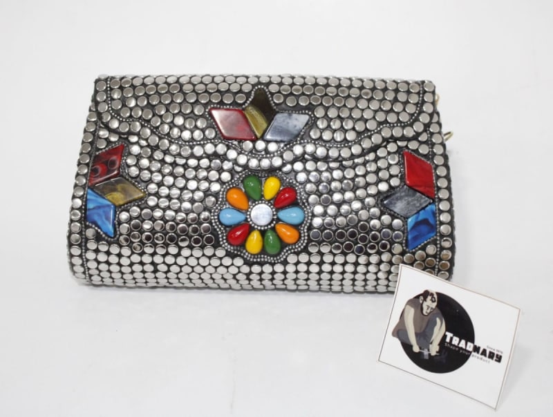 METAL STUNNING CLUTCH HANDBAG