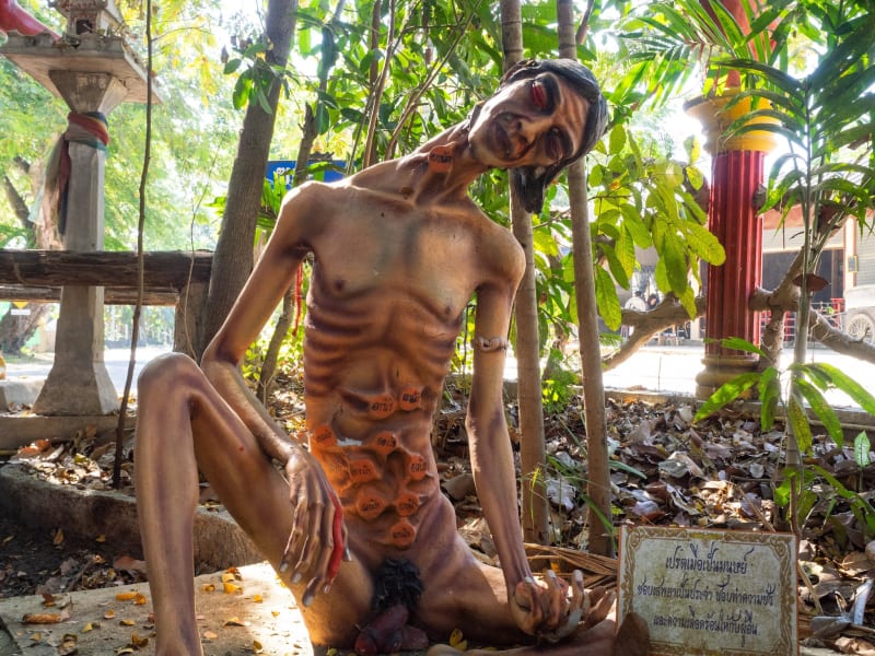 電飾の多い地獄寺「Wat Mae Kaet Noi」