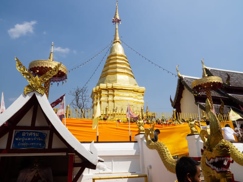 チェンマイでタイ人に人気な「Wat Phra That Doi Kham」