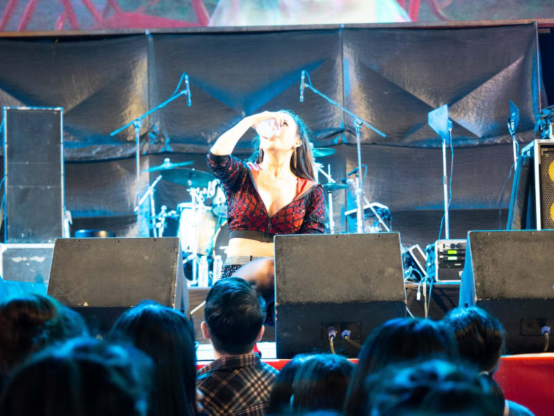 タイで有名な歌手のJah Rsiam (จ๊ะ อาร์สยาม)氏のライブを観てきた