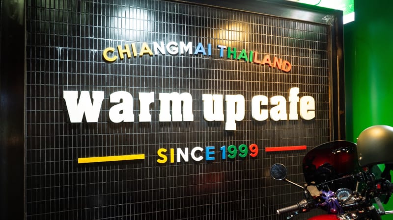 ライブハウスも併設されているレストラン「warm up cafe」