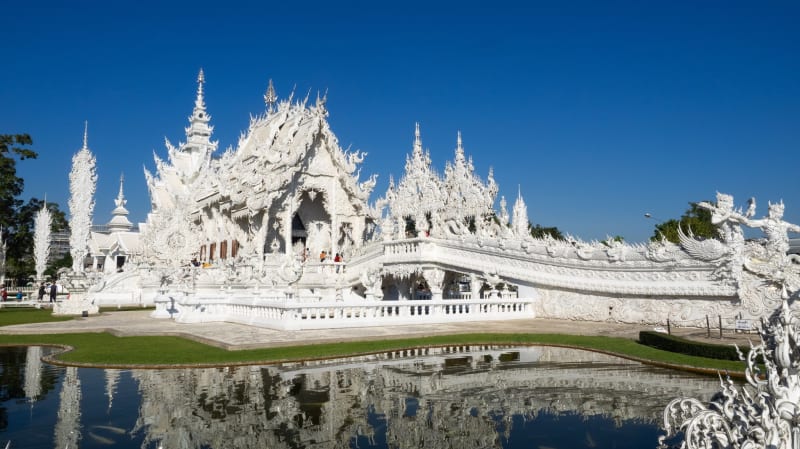 タイ北部のチェンライにある白い地獄寺「Wat Rong Khun」が絶景！