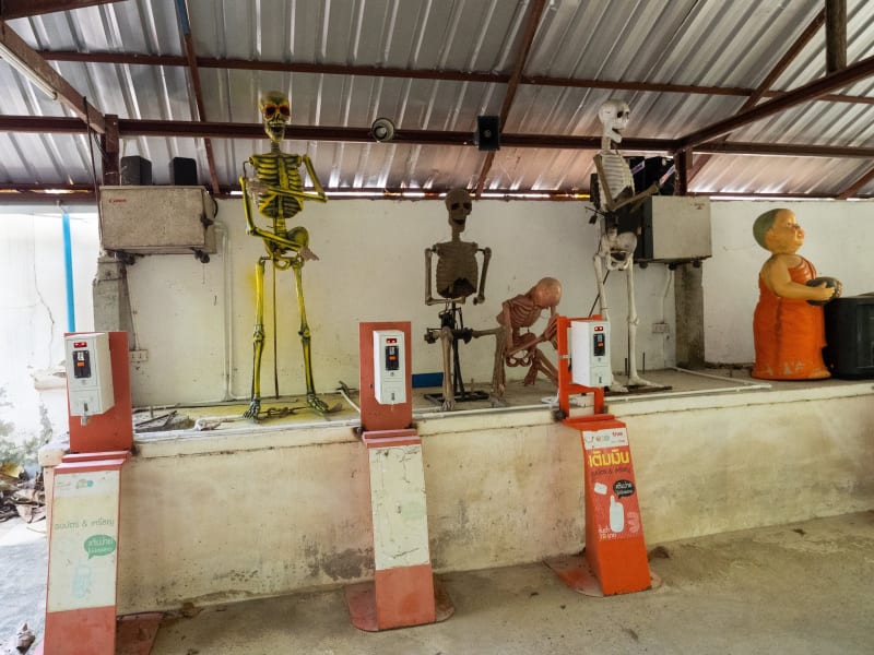 電飾の多い地獄寺「Wat Mae Kaet Noi」