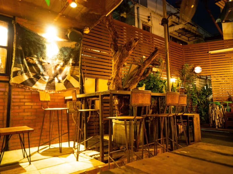 オーナーの事が大好きな猫がいる「Manung Bar」