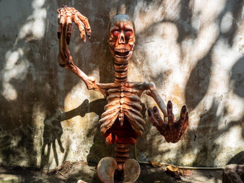 電飾の多い地獄寺「Wat Mae Kaet Noi」