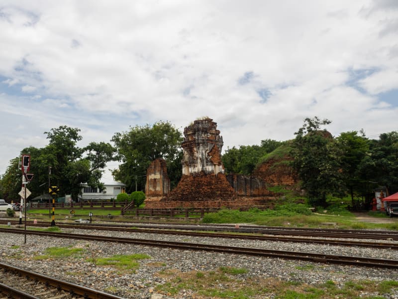タイの猿に占拠された街「ロッブリー」で写真を撮っていたら猿にメガネを盗まれた!
