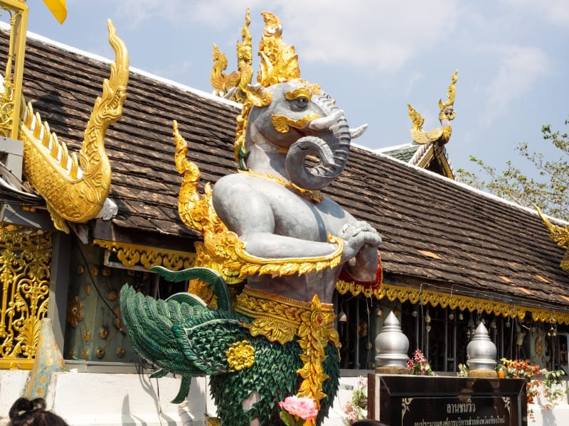 チェンマイでタイ人に人気な「Wat Phra That Doi Kham」