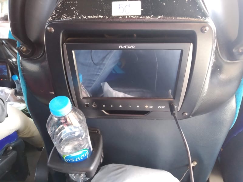 チェンマイからバンコクまで10時間かけてバスで行く (Sombat Tour)