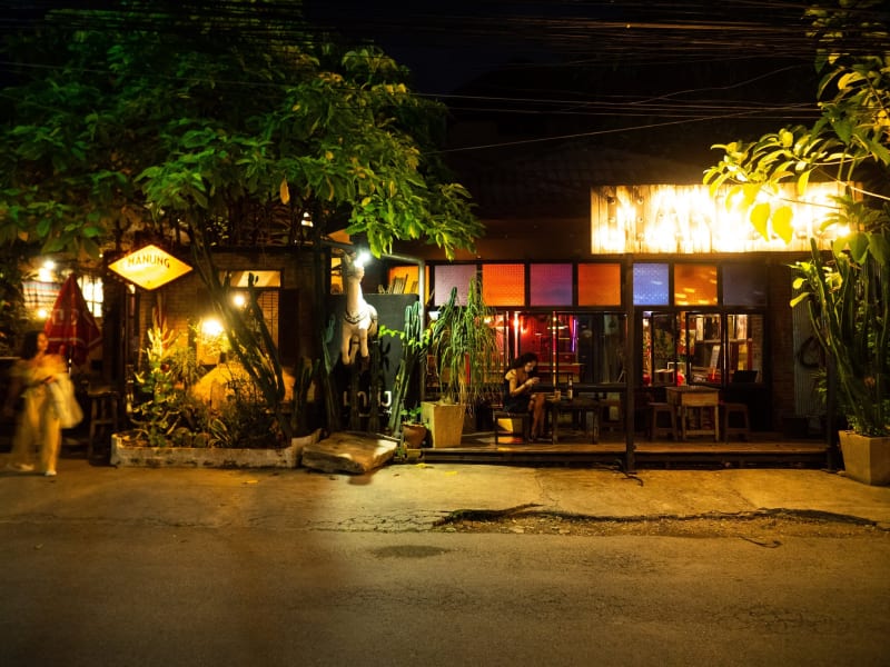 オーナーの事が大好きな猫がいる「Manung Bar」