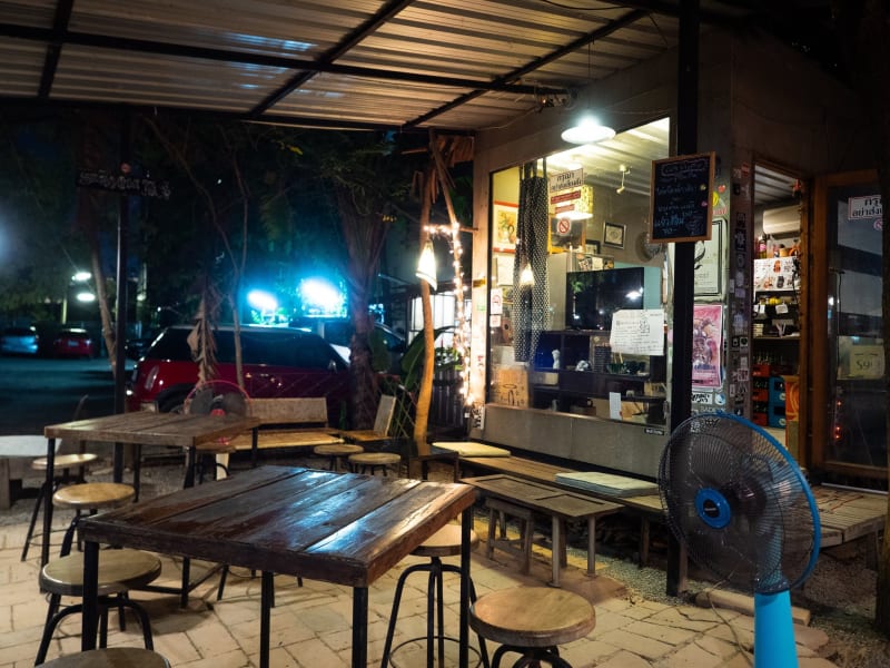 チェンマイの観光客が来ないであろう場所のローカル飲み屋「Maa in Soi」