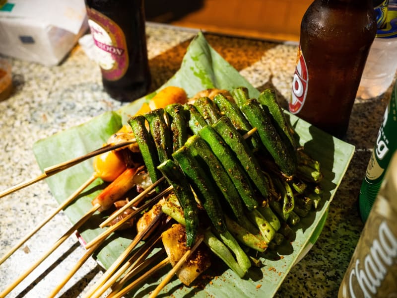 チェンマイの旧市街「Tha Phae Gate」付近にある串焼きと魚が美味い屋台